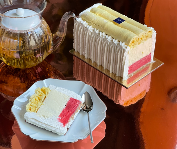 Vacherin Fraise Yuzu